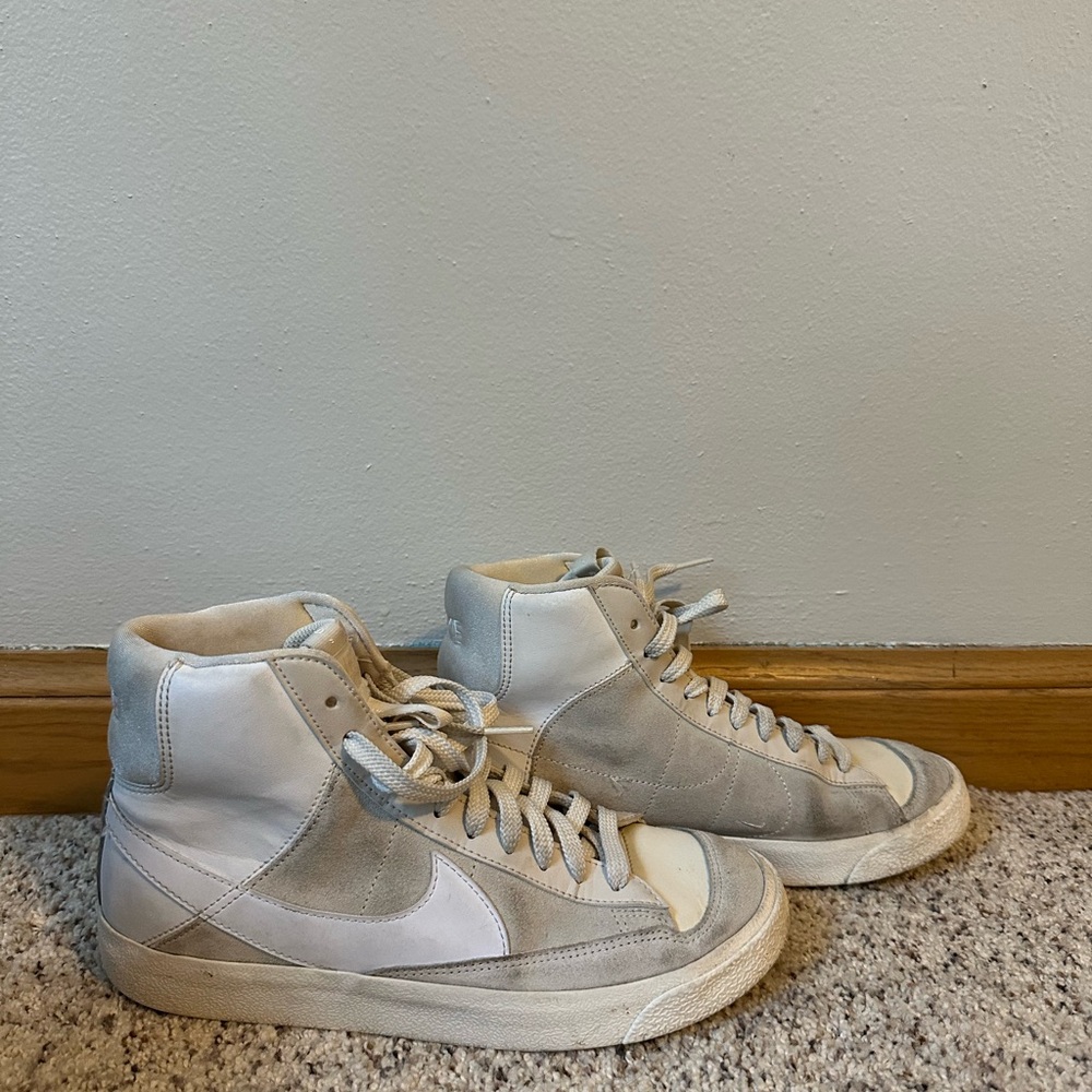 Unisex High-Top Sneakers - White and Gray